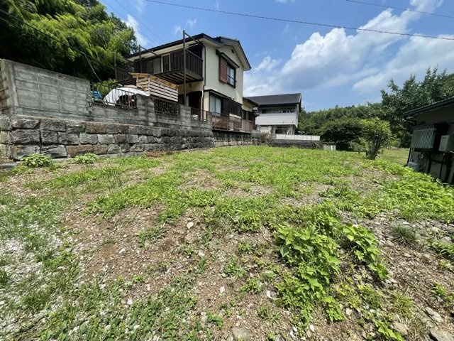 【外観】 | 人が暮らすうえで日光は大切な要素となります。日当たりの良さは譲れないポイントですね。併せて近くに大きな建築物の建築予定がないか、あるいはそれが可能な土地が近くにないか事前に確認することもお勧めします。