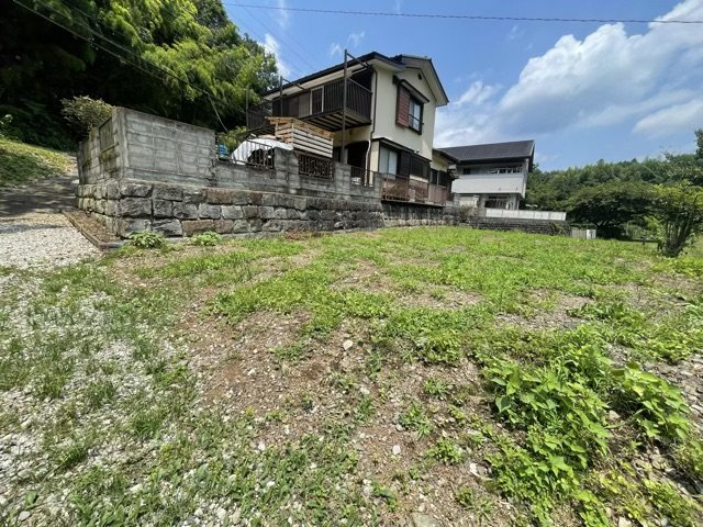 【外観】 | 土地の形が極端に長細かったり、狭小地、あるいは道路との高低差がある傾斜地だった場合、後々売ろうとしても買い手がつかない場合もあります。後々、売却することになった時に価値の下がらない土地を選びましょう。