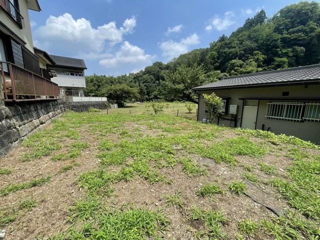【外観】 | 市街化調整区域とは、自然環境を保つことが目的になっている地域で住宅用地として購入することはほぼ出来ません。事業用や資材置き場などその場所を有効活用したい方にお勧めです。田園地帯や自然が多いエリアです。