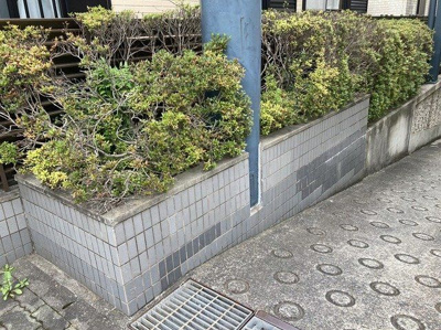 【庭】 | ヴィラ相武台 | 物件によっては、入居者が個人的に使用できる専用庭がついているものもあります。また、住宅の中にある土間の部分を庭と呼ぶこともあります。庭の用途は住む人によって変わり、それによってデザインもさまざまです。