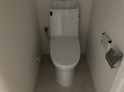 【トイレ】 | ヴィラ相武台 | トイレは大きさや形、機能、抗菌性などが異なる多種多彩なタイプが各メーカーから出ています。それぞれに良さがあるため、事前にどういったタイプのトイレがいいのかをご家庭内で決めて、内見に行くといいでしょう。