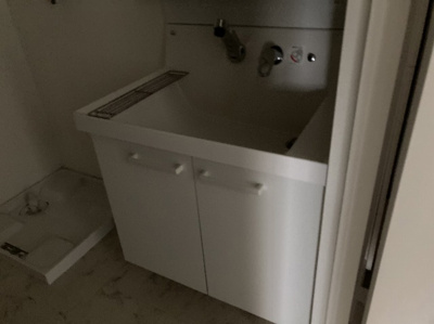 【独立洗面台】 | ヴィラ相武台 | 洗面化粧台では顔を洗ったり、身だしなみを整えることが本来の使い方ですが、用途によっては洗面化粧台に求められる機能が違ってくるため、ご自身や家族のライフスタイルに合ったものを選ぶことをおすすめ致します。