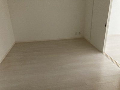 【キッチン】 | ヴィラ相武台 | L型アイランドタイプは、キッチンからダイニングにもリビングにも目が行き届くので、とても使いやすい配置です。L字型独立タイプは、キッチンを独立させてるためLDKというよりもLDといった様なイメージです。