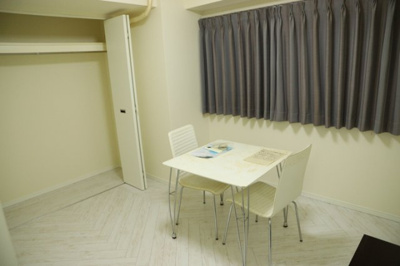 【子供部屋】 | アンビシャス八王子 | 子供が何人でも年齢によっては、受験時にしっかり壁のある個室があった方が良い場合もあります。難しい問題ですが、兄弟の人数や、性別や年齢差によって状況が異なりますので、数年後のこともしっかり考えましょう。