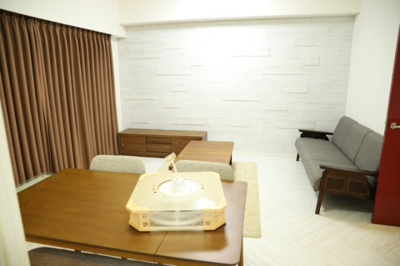 【居間・リビング】 | アンビシャス八王子 | 直線タイプはLとDKを一直線に並べた形で対面キッチンのタイプです。一般的なのでよく見かけるかもしれません。直線タイプに似た直接アイランドタイプは、キッチンとダイニングの間に壁がない分広く感じられます。