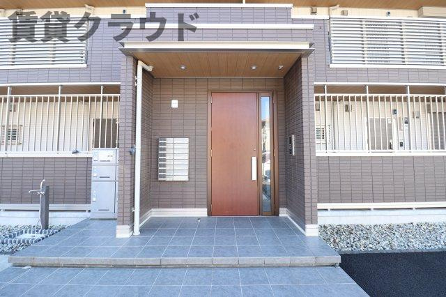 L.シャルルのエントランス|オートロックは安心感が増しますね！