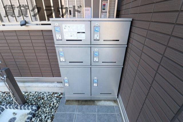 L.シャルルのロビー|宅配ボックスがあると、自分の時間を有効活用できますね！