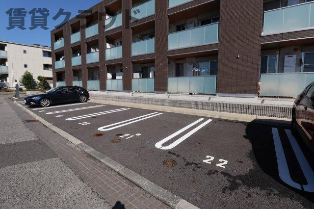 L.シャルルの駐車場|駐車場に車を止められます