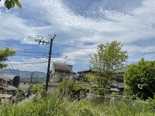 【展望】 | 土地の地勢が高台の場合、景色が綺麗にみることができ、景色にこだわってお家探ししている方におすすめです！また平坦地よりも風通しがいいというメリットがあります。デメリットもあるので是非現地でご確認下さい。
