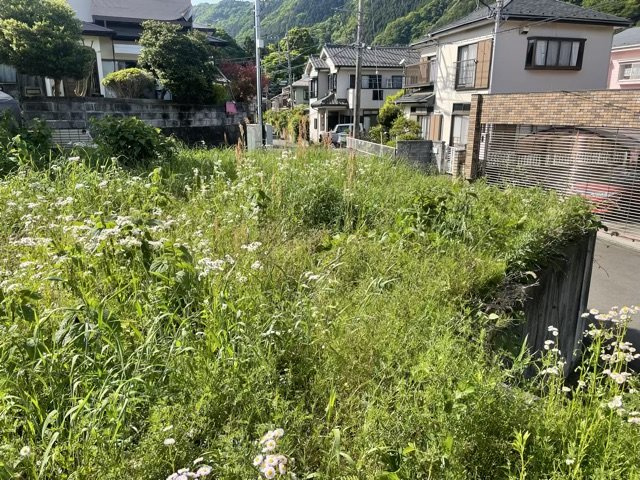 【外観】 | 家を建てる前提で土地を探している場合、地盤の丈夫さは譲れない条件の一つです。地盤が脆弱だと追加工事が必要となります。また、過去に地盤沈下や液状化現象を起こした土地は、できるだけ避けた方がいいでしょう。