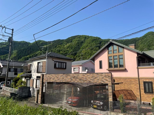 【展望】 | 桜や紅葉の名所に出かける人は多いと思いますが、家にいながら季節の移ろいを感じる生活を送りませんか？リビングや窓から見える景色が生活を彩るワンポイントに！現地から見える景色を堪能してみては如何でしょう。