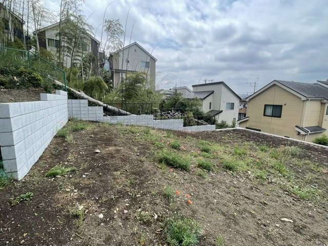 【外観】 | 物件の詳細については、現地を見てわかること以外に、役所や法務局などで調べないとわからないことがあります。そのため、現地に行く場合は、もしこの物件を買ったらどのような生活ができるかをイメージしましょう。