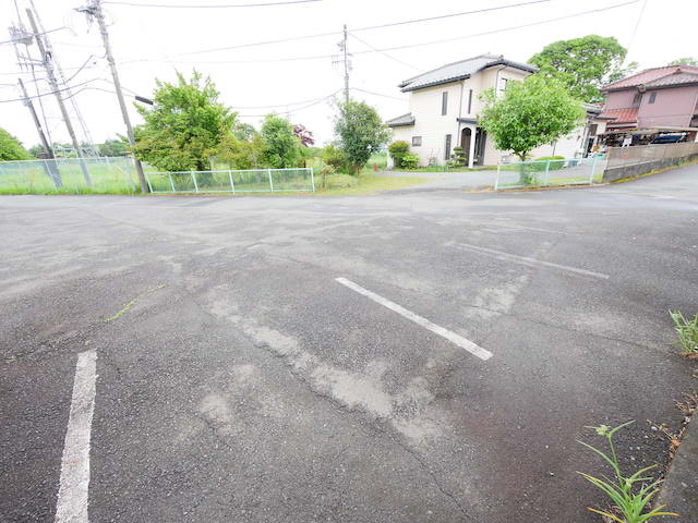【外観】 | 家を建てる前提で土地を探している場合、地盤の丈夫さは譲れない条件の一つです。地盤が脆弱だと追加工事が必要となります。また、過去に地盤沈下や液状化現象を起こした土地は、できるだけ避けた方がいいでしょう。
