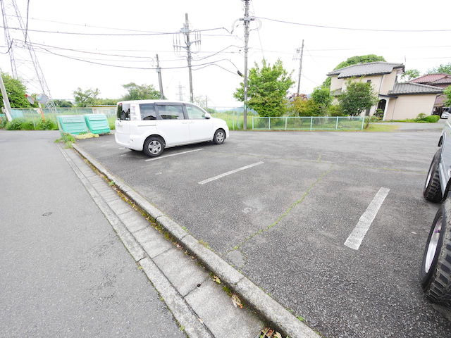 【外観】 | 土地の形が極端に長細かったり、狭小地、あるいは道路との高低差がある傾斜地だった場合、後々売ろうとしても買い手がつかない場合もあります。後々、売却することになった時に価値の下がらない土地を選びましょう。