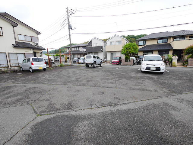 【外観】 | 物件の詳細については、現地を見てわかること以外に、役所や法務局などで調べないとわからないことがあります。そのため、現地に行く場合は、もしこの物件を買ったらどのような生活ができるかをイメージしましょう。