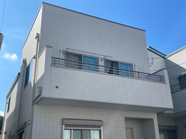 【バルコニー】 | 一般的なバルコニーは、奥行1.5ｍ程ですが、ワイルドバルコニーは2ｍまで広がっています。そのため洗濯物の間隔をあけ干すことができ、乾きやすいというメリットや、ガーデニングが楽しめる等の特徴があります。