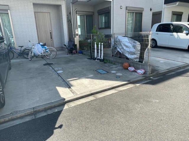 【庭】 | 小さなお子様がいるご家庭やペットを飼われているご家庭には特にお庭付きというのは魅力的に感じるのではないでしょうか。また、安全面を考慮して芝生を敷くなどすると、安全かつ楽しい遊び場にすることができます。