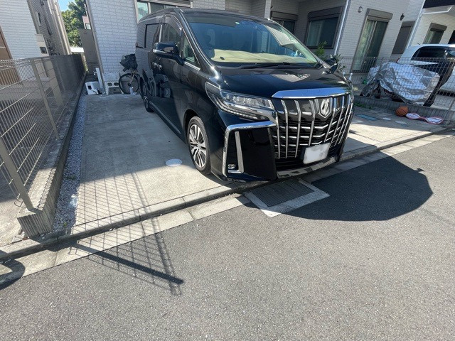 【駐車場】 | 駐車場と明記されていても、最小スペースでつくられた駐車場だと大型車は駐車できなかったり、出入りしにくくなったりする可能性があります。お車のサイズと購入したい物件の駐車場のサイズを現地で確認しましょう。