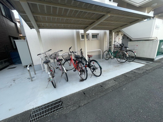 【駐輪場】 | ジョイフルハイツ橋本Ⅰ | マンションの駐輪場は、事前に空きがあるか確認を取ると安心です。せっかく入居したのに駐輪スペースがない！なんてことになったら大変ですよね。そこで、内見時や購入前にはまず事前に確認しておくと良いでしょう。