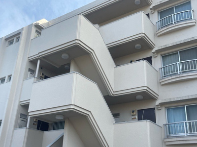 【玄関】 | ジョイフルハイツ橋本Ⅰ | 玄関は、狭すぎると複数人で使いにくく、広すぎても無駄な空間になりがちです。最低2畳を目安にして、家の広さとの兼ね合いや家族の人数を考慮して決めるとよいでしょう。現地を見学して快適な玄関を選びましょう！