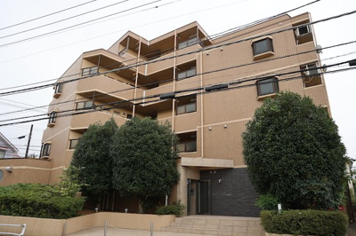 【外観】 | ライオンズマンション相武台前第五 | マンションの外観は非常に重要なポイントです！外観の善し悪しは資産価値に大きな影響を与えます。外観のいいマンションを購入することで、高値で売却がしやすく、買い手が見つかりやすいというメリットがあります。