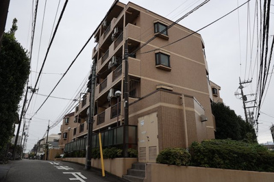 【その他共用部分】 | ライオンズマンション相武台前第五 | 共有部分は、住民なら誰もが使える設備のこと。例えば駐車場やエレベーター、インターネット設備、セキュリティ設備などがあります。他にも、マンションの廊下・外部階段やエントランス・ゴミ置き場などがあります。