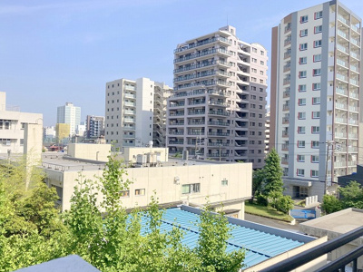 【展望】 | 厚木サンハイツ | 眺望の良さを楽しめるダイニングキッチンで家族団らんの時間を過ごしてはいかがでしょうか。バルコニーから見える景色を家族で眺める時間は、時間が経つのを忘れてしまいそうですね。是非、現地を見に行きましょう！