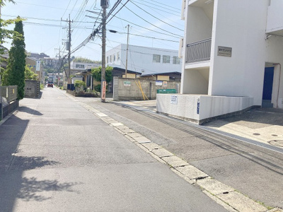 【現況写真】 | 厚木サンハイツ | お持ちの車種によっては前面道路が広い方が便利でしょう。しかし、前面道路が広ければその分交通量が多くなるため、騒音などが気になる場合があります。実際に現地を見学し、周辺交通量や騒音などを確認しましょう！