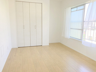 【子供部屋】 | 厚木サンハイツ | 子供が何人でも年齢によっては、受験時にしっかり壁のある個室があった方が良い場合もあります。難しい問題ですが、兄弟の人数や、性別や年齢差によって状況が異なりますので、数年後のこともしっかり考えましょう。