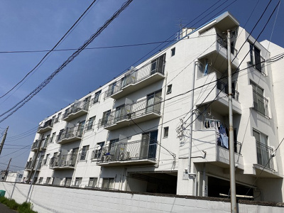 【外観】 | 厚木サンハイツ | マンションの外観は非常に重要なポイントです！外観の善し悪しは資産価値に大きな影響を与えます。外観のいいマンションを購入することで、高値で売却がしやすく、買い手が見つかりやすいというメリットがあります。