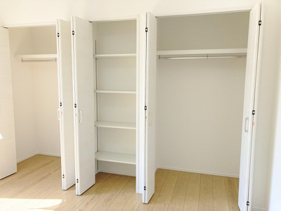 【収納】 | 厚木サンハイツ | デザイン性を重視しすぎて収納が少なかった！なんてことにならないため、事前に現地で収納の数を確認しておくことをお勧めします。クローゼット以外にも床下収納や屋根裏収納、パントリーなどもチェックしましょう。