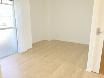 【キッチン】 | 厚木サンハイツ | L型アイランドタイプは、キッチンからダイニングにもリビングにも目が行き届くので、とても使いやすい配置です。L字型独立タイプは、キッチンを独立させてるためLDKというよりもLDといった様なイメージです。