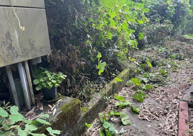 【外観】 | 土地の形が極端に長細かったり、狭小地、あるいは道路との高低差がある傾斜地だった場合、後々売ろうとしても買い手がつかない場合もあります。後々、売却することになった時に価値の下がらない土地を選びましょう。