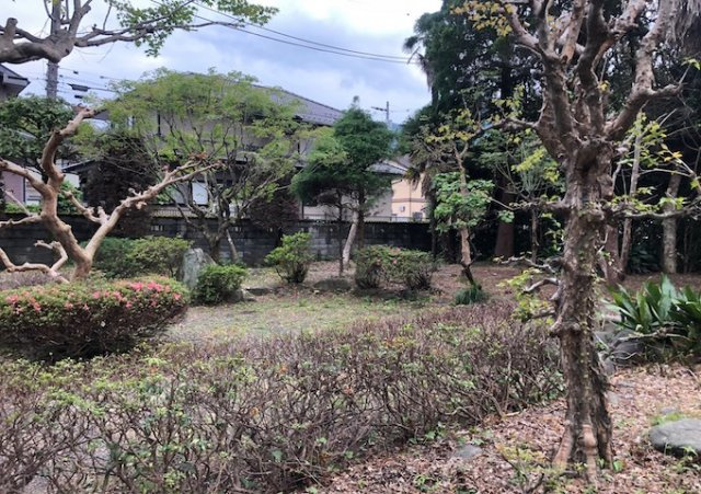 【外観】 | 土地購入を検討されている場合、境界杭がない状態で購入してしまうと境界確定測量をする必要があり、費用がかかります。購入の前に、売主、隣土地所有者立ち合いのもと境界を確定し境界杭を設置するのがベストです。