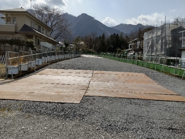 【外観】 | 柔らかな風と緑に包まれる素敵な環境ですね。			

