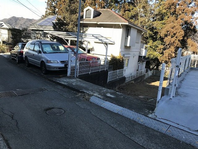 【前面道路含む現地写真】 | 車に乗るなら道路の幅は気になりますよね。		
