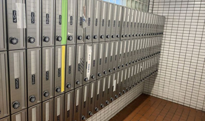 【設備】 | パレドール八王子2 | エントランス付近に設置されている集合ポストは、住んでいる部屋と離れているため、ポストをあさるなど誰かに何かされていても被害に気づきにくいです。入居する時には他人に特定されにくい番号で鍵をかけましょう！