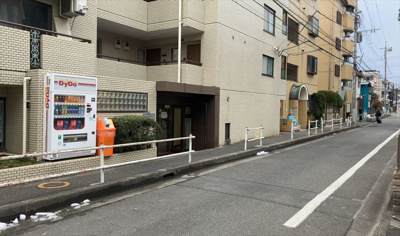 【外観】 | パレドール八王子2 | 隣家の土地はどうなっているのか、生活利便施設が近くにあるのか、学校まで近いかなど、お客様のライフスタイルにあわせたイメージが重要です。また、近くにあると困る施設が近くにないかも確認するといいでしょう。