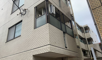 【バルコニー】 | パレドール八王子2 | 一般的なバルコニーは、奥行1.5ｍ程ですが、ワイルドバルコニーは2ｍまで広がっています。そのため洗濯物の間隔をあけ干すことができ、乾きやすいというメリットや、ガーデニングが楽しめる等の特徴があります。