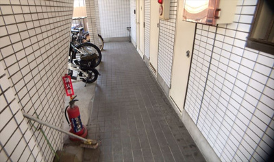 【その他共用部分】 | ロワドール北野 | 共用部分は、一棟の建物に住む区分所有者全員が共同で所有するとし、共用部分の管理、補修などは、区分所有者で形成される管理組合が行います。個人の判断で勝手に変更することはできませんので覚えておきましょう。