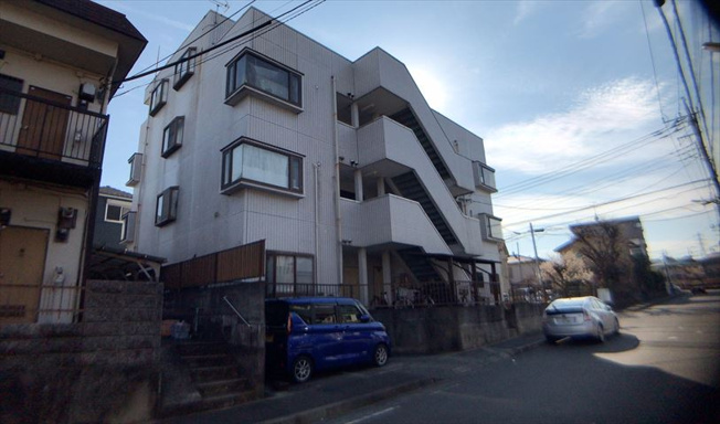 【構造・工法・仕様】 | ロワドール北野 | ＲＣ造、Reinforced Concreteは直訳すると補強されたコンクリートです。主に柱や梁・床・壁が鉄筋とコンクリートで構成おり、鉄筋を組んだ型枠にコンクリートを流し込んで固めたものを指します。