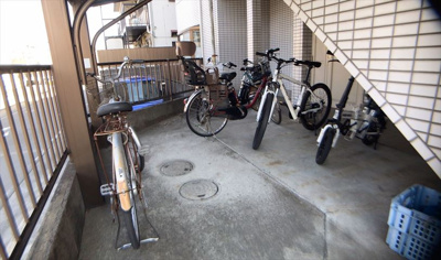 【駐輪場】 | ロワドール北野 | マンションの駐輪場は、事前に空きがあるか確認を取ると安心です。せっかく入居したのに駐輪スペースがない！なんてことになったら大変ですよね。そこで、内見時や購入前にはまず事前に確認しておくと良いでしょう。