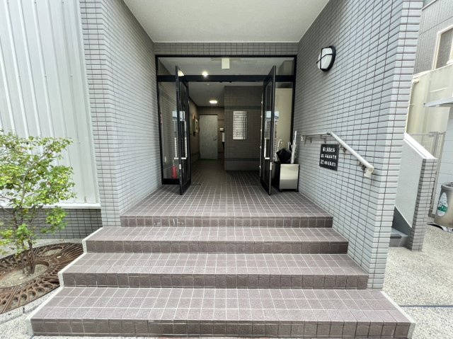 麦島建設本社ビルのエントランス|麦島建設本社ビル