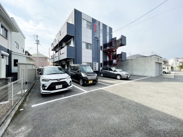 High So Loopの駐車場