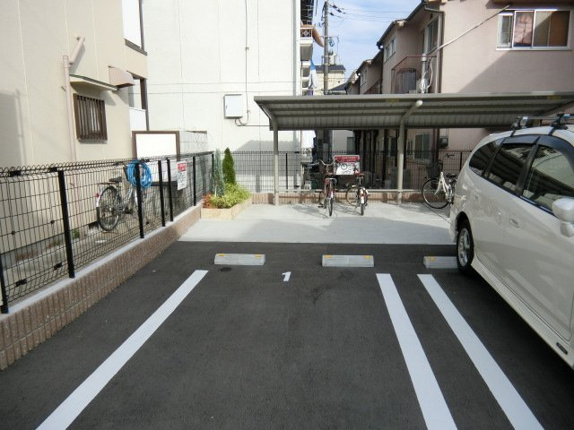 アビタシオンの駐車場