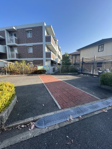 アデレード２番館の駐車場