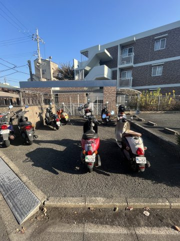 アデレード２番館の駐車場