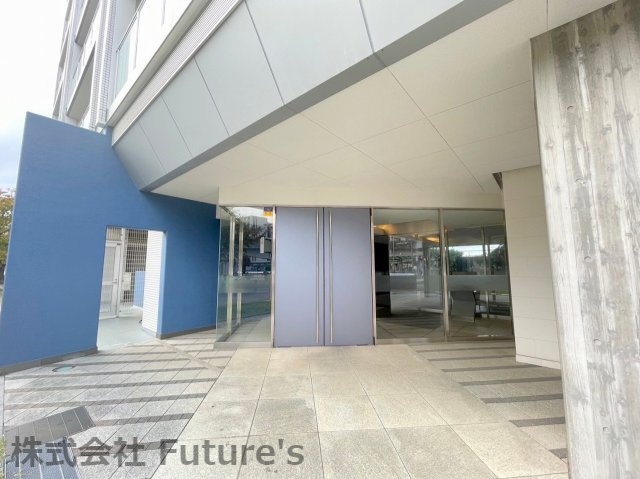 ブランズ三郷中央のエントランス|安心のオートロック付きマンション