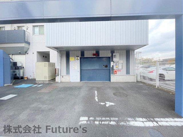 ブランズ三郷中央の駐車場|立体駐車場完備