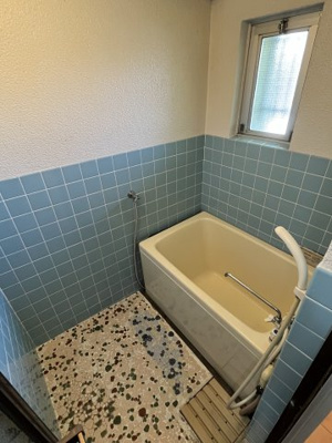 【浴室】 | マンション入福 | 浴槽窓付きのお風呂です。